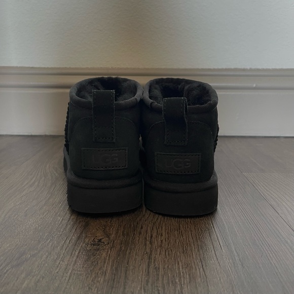 UGG Classic Ultra Mini Boot - Picture 5 of 8